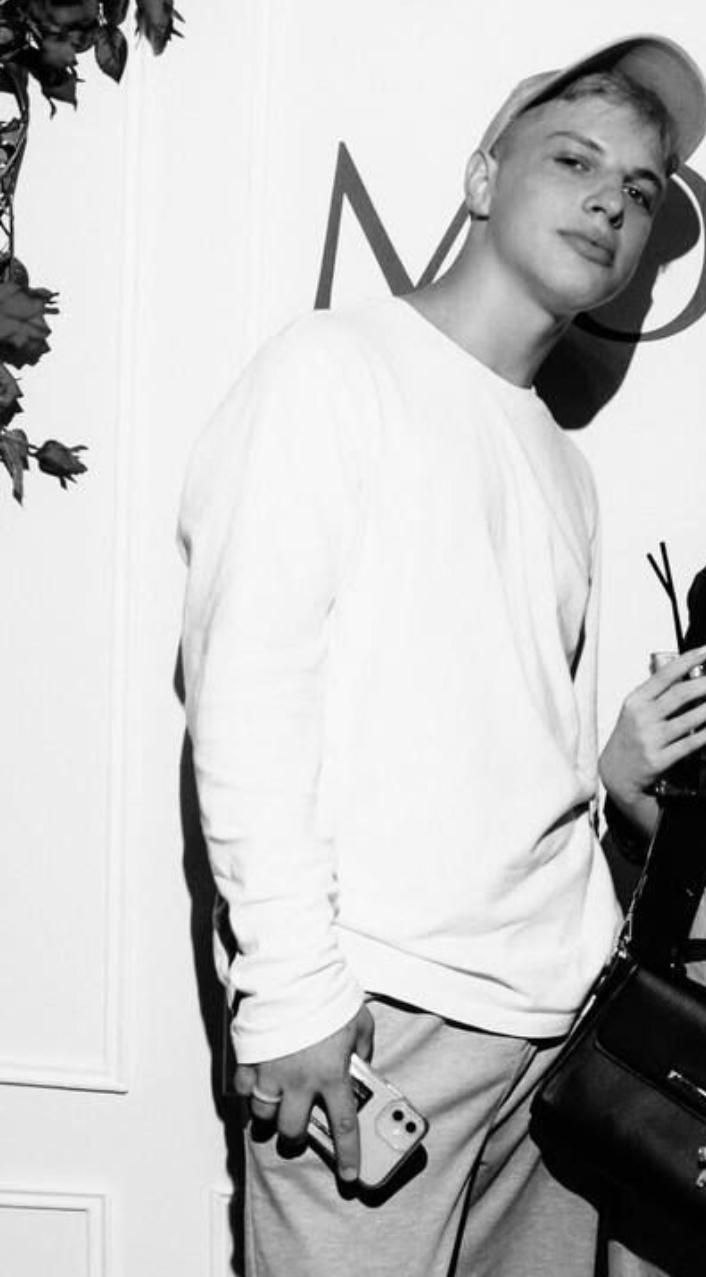 CBDD4A2B-34E6-49A2-8CC4-D49ABA9AB2C6